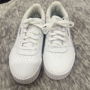 Women’s Puma softfoam white shoes size 9. Like new!